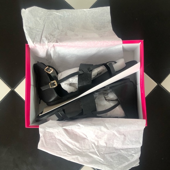 2/$40⚡️ NWT Black ‘Elettra’ Flat Sandals - Picture 6 of 8